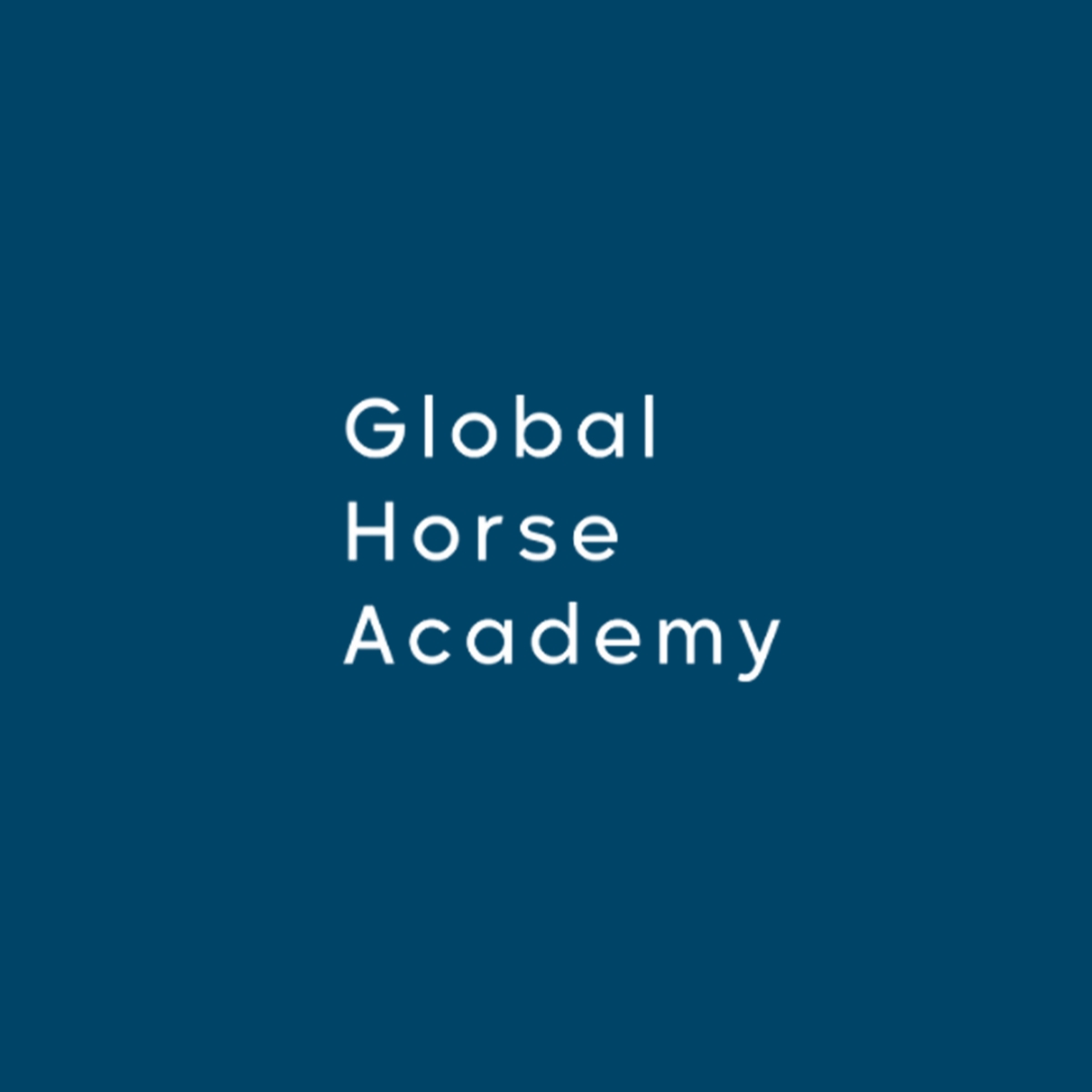 Logo Global Horse Academy op blauwe achtergrond
